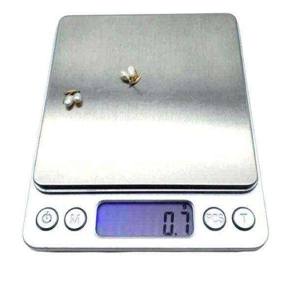 14K Yellow Gold Baroque Pearl Stud Earrings Fruit Motif Leaf Cluster 0.7g (FLAW) - Picture 15 of 16